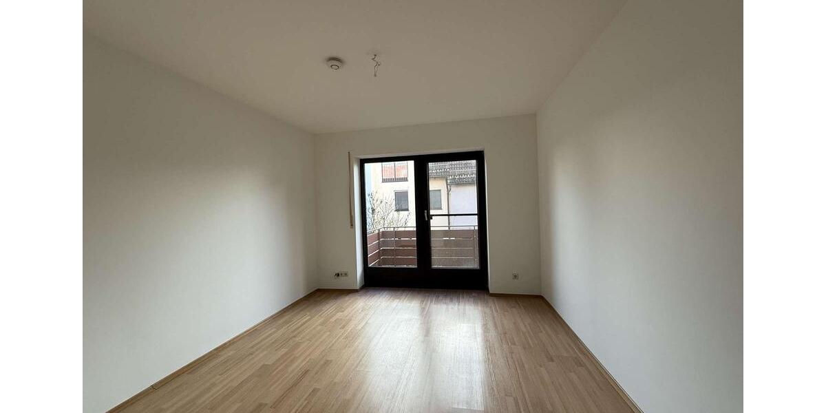 Großz. DHH beste Lage, ca. 130 m² Wfl., 5 Zi., Bj. 1983, Kanal nur 50 m entfernt, Garage + Carport ! 5 zimmer