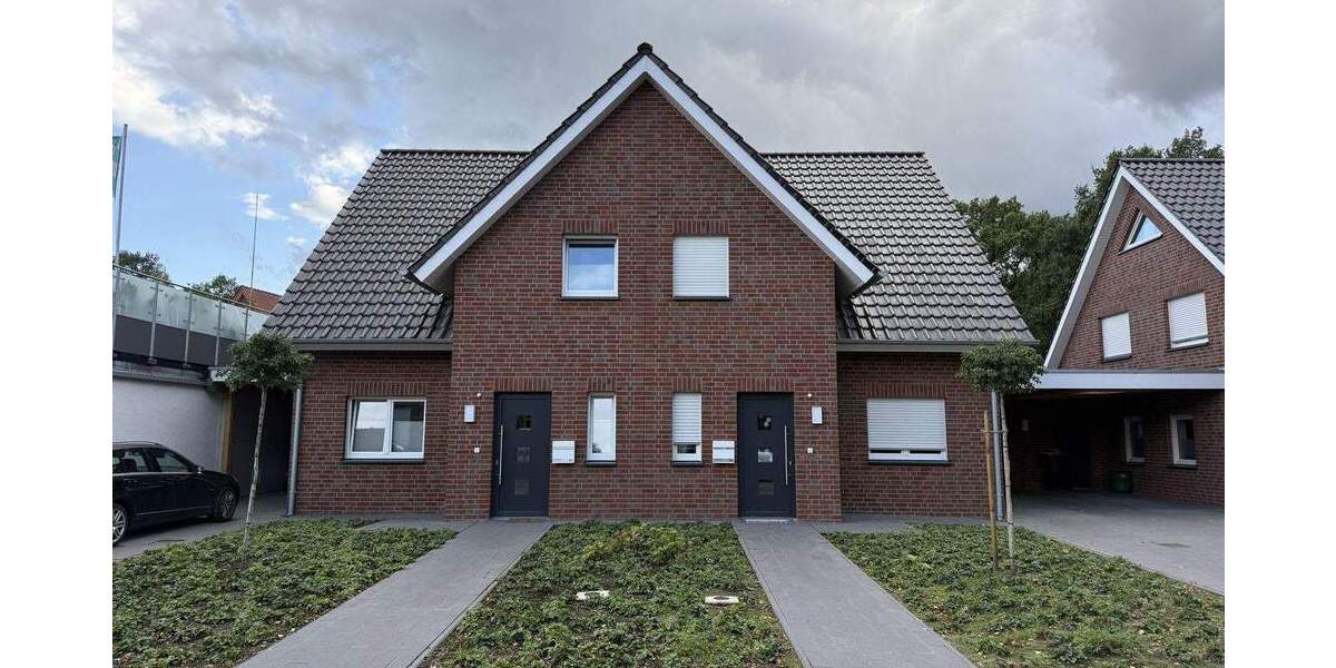IMMOBILIEN GUMNIOR präsentiert: neuwertige Doppelhaushälfte in Emsbüren mit Garten und Carport 4 zimmer