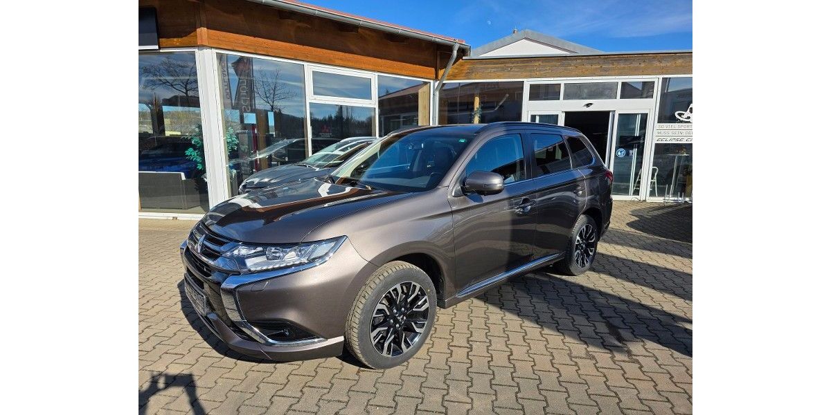 Mitsubishi Plug-in Hybrid Outlander 106.000 km 17.490 &euro; Saalfeld 07318