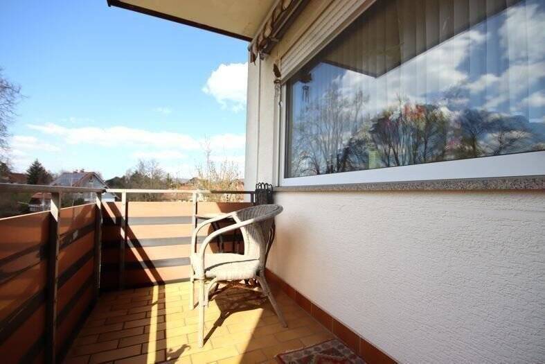 MÖBEL STELLEN UND FERTIG, modernisierte Eigentumswohnung, 2 ZKB, Balkon, Stellplatz, in guter Gegend v. Eschwege, ansprechendes Gebäude, kein Block