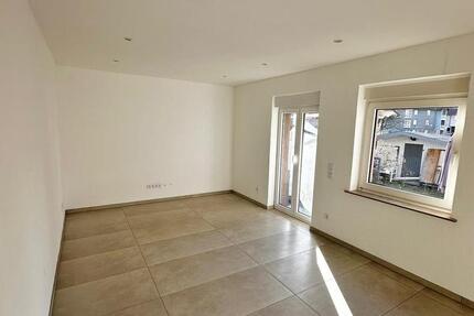 Kernsanierte Erdgeschoßwohnung mit neuer Einbauküche & Terrasse