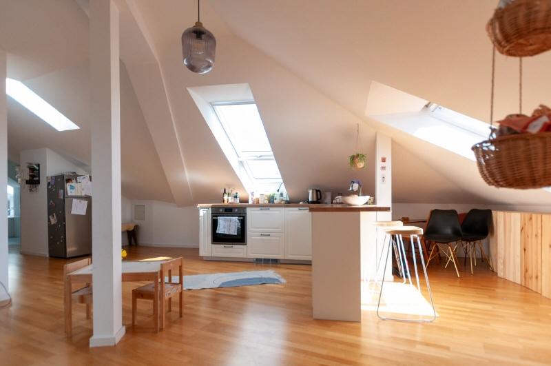 Dachgeschoßwohnung Dresden Loschwitz - 3 Zimmer, 101 m&sup2;, 1.165&euro; | Angebot:26288747