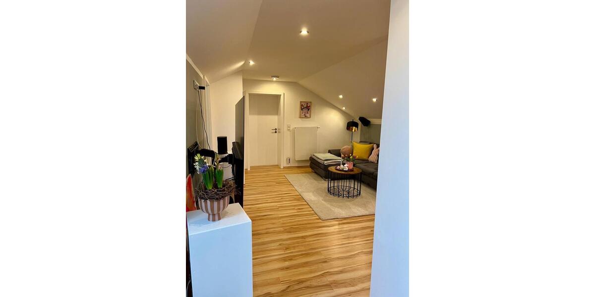Dachgeschoßwohnung Tuntenhausen - 2 Zimmer, 71 m&sup2;, 1.050&euro; | Angebot:26394283