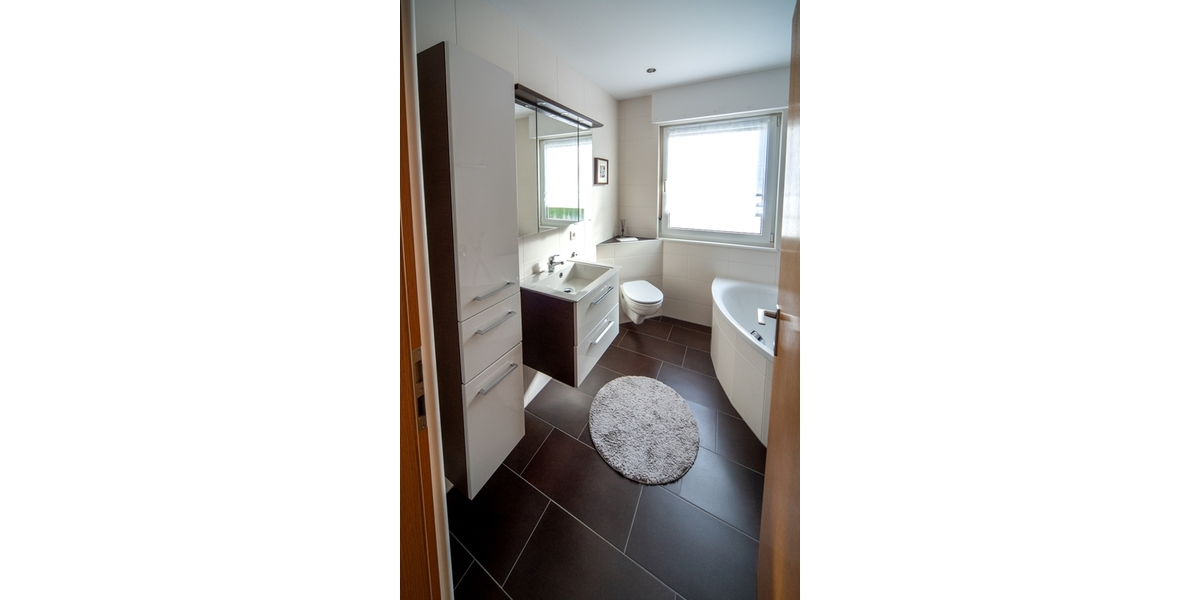 Charmantes Zweifamilienhaus mit gepflegtem Garten – Viel Platz, ruhige Lage in idyllischer Waldnähe 7 zimmer