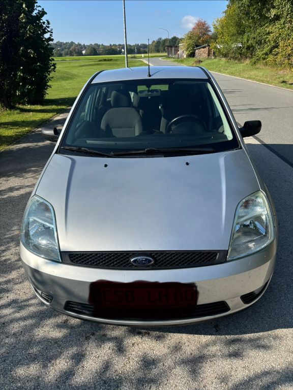 Ford Fiesta 136.000 km 2.500 € Speinshart 92676