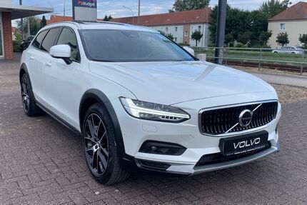 Volvo V90 Cross Country 49.731 km 44.390 &euro; Brandenburg 14770
