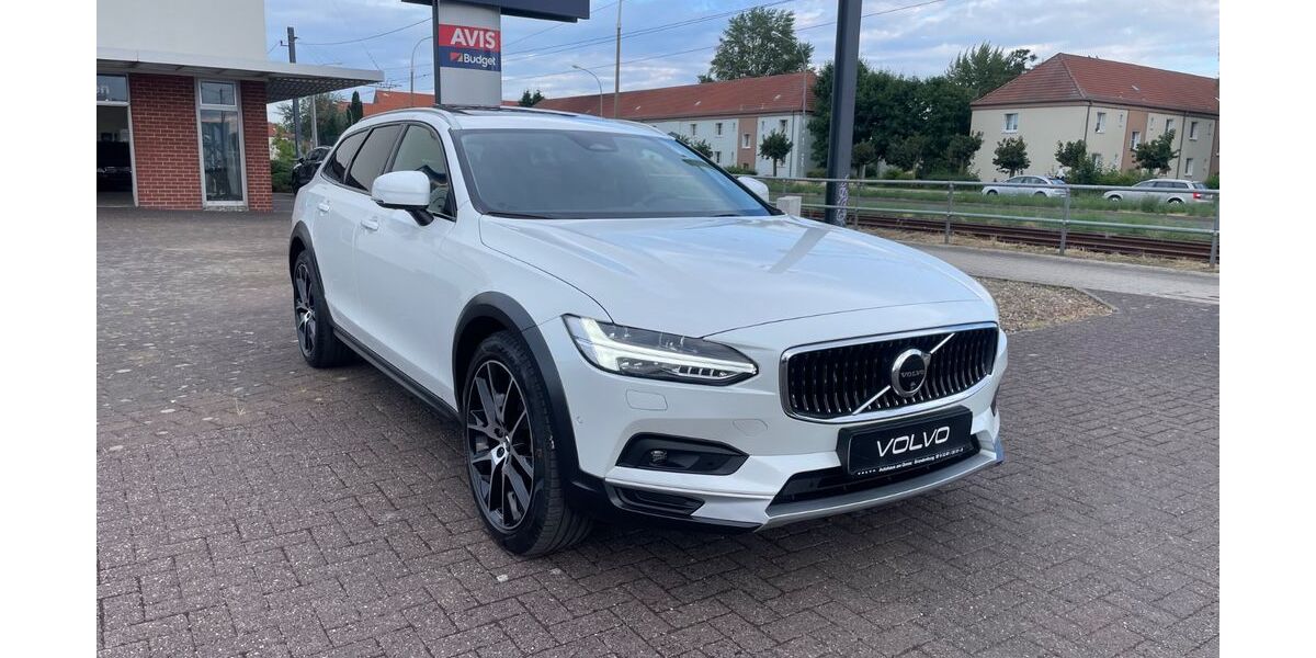 Volvo V90 Cross Country 49.731 km 44.390 &euro; Brandenburg 14770