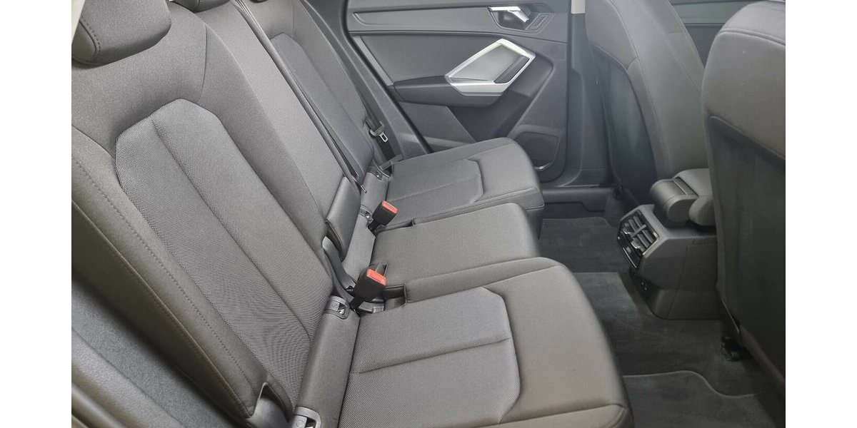 Audi Q3 35 TDI Advanced Prestige LED ACC APP schw.AHK 79.950 km 26.500 &euro; Garrel 49681