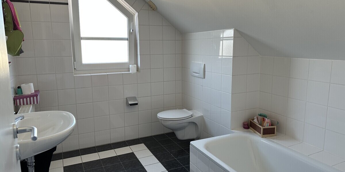 Moderne DHH · sehr gepflegt · werthaltig · zurzeit vermietet · ruhige Lage am Thunebach! - Doppelhaushälfte Bad Lippspringe | Angebot:27280483