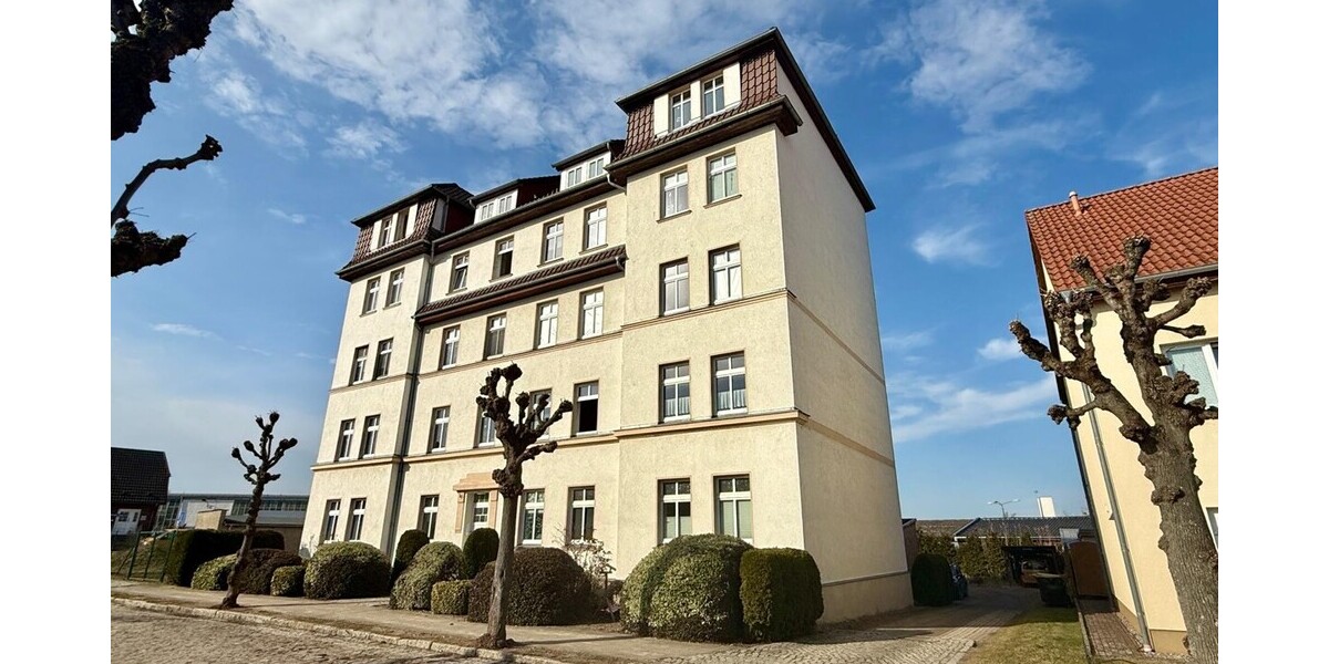 HORN IMMOBILIEN++RESERVIERT! Neustrelitz, vermietetes MFH mit 10 Wohneinheiten, Stellplätzen und Keller - Mehrfamilienhaus, Wohnhaus Neustrelitz | Angebot:25571441