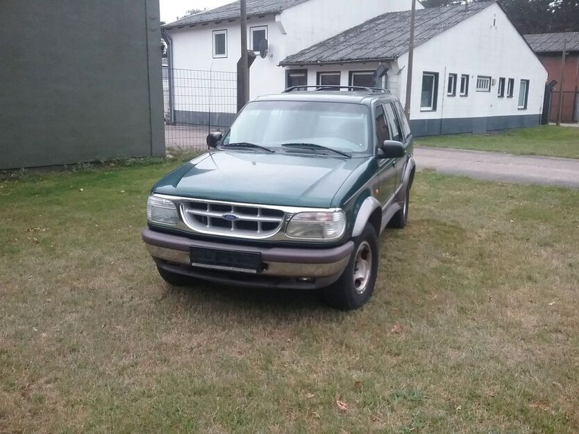 Ford Explorer 141.583 km 2.300 € Weeze 47652