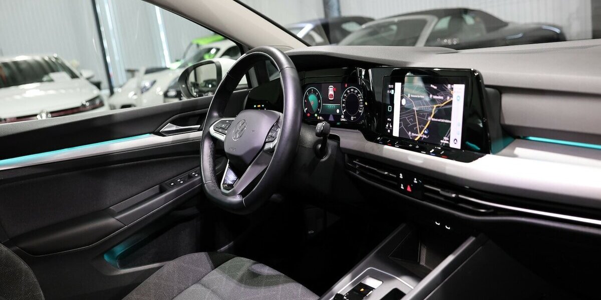 VW Golf VIII 2.0 TDI DSG LIFE IQ / NAVI+KAMERA, LED 53.000 km 21.998 &euro; Hamm 59077