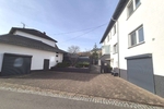 Großzügiges Wohnen für zwei Generationen: Poolbereich mit Poolbar und barrierefreiem EG - Zweifamilienhaus Katzweiler | Angebot:27131010