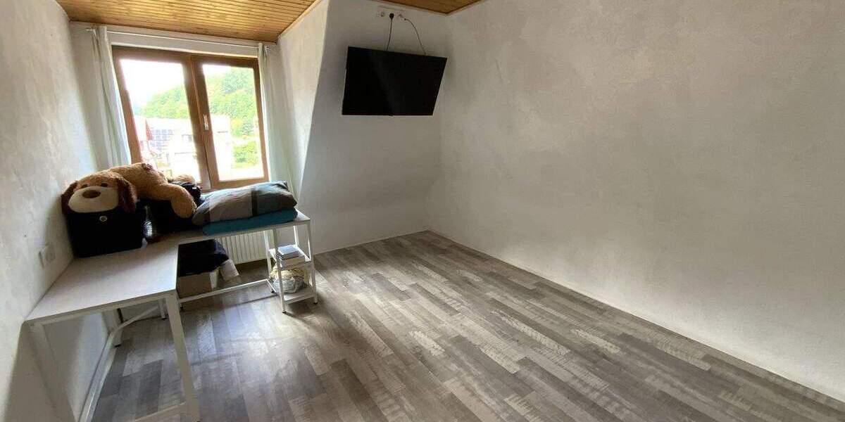 Etagenwohnung Schleusingen Schleusingerneundorf - 2 Zimmer, 70 m&sup2;, 52.000&euro; | Angebot:25770588