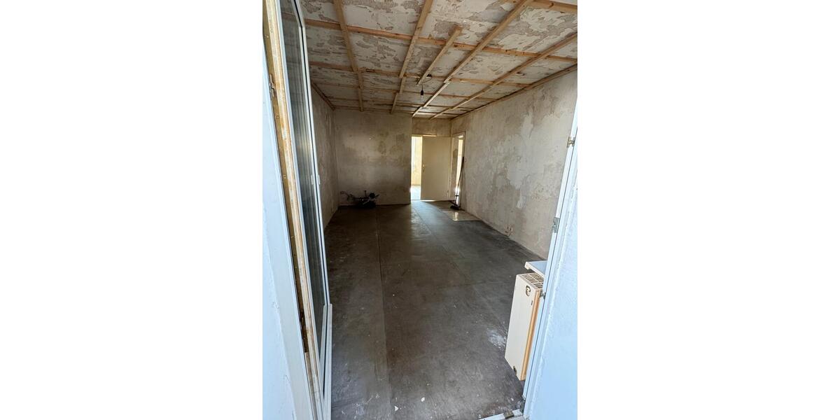 Eigentumswohnung mit MATERIAL zu verkaufen 3-Raum mit Balkon 3 zimmer