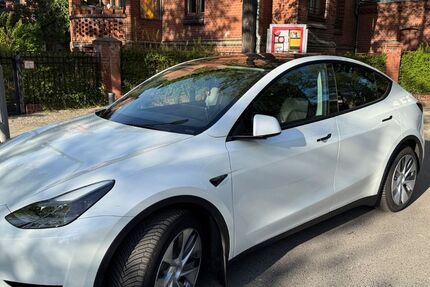 Tesla Model Y 16.000 km 30.000 &euro; Berlin 12159