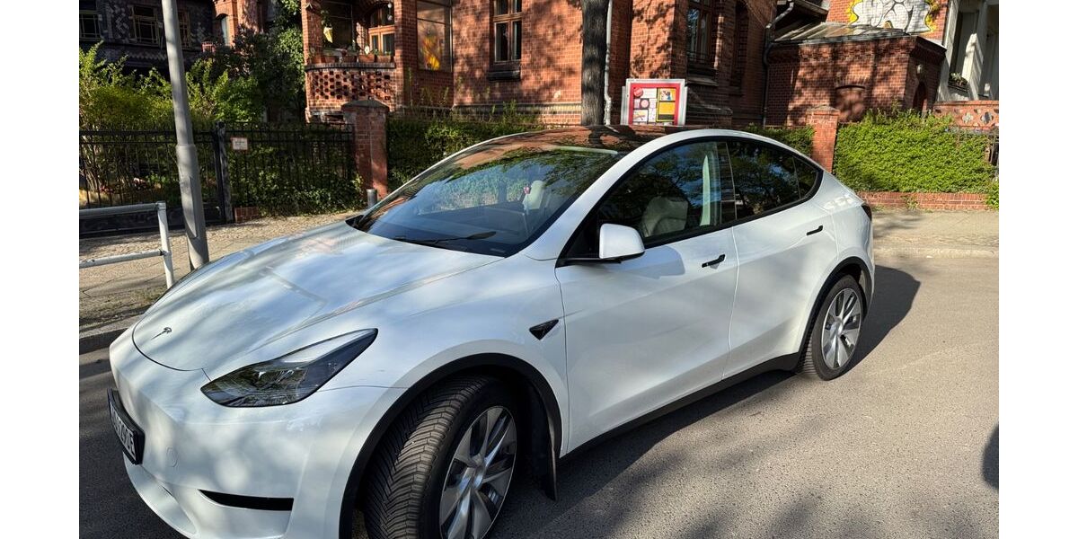 Tesla Model Y 16.000 km 30.000 &euro; Berlin 12159