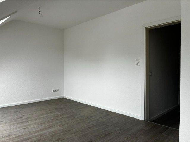 Dachgeschoßwohnung Bad Pyrmont - 5 Zimmer, 143 m&sup2;, 860&euro; | Angebot:26610283