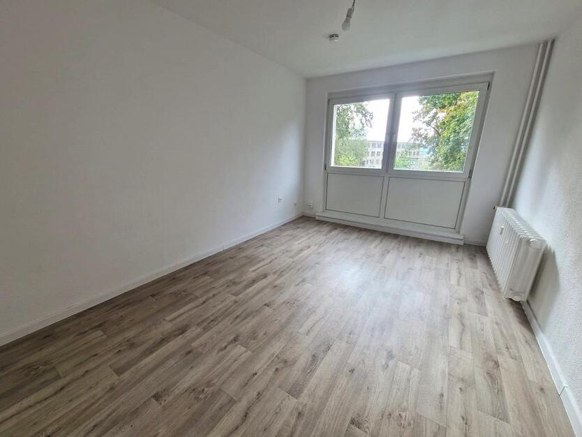 4-Zimmer-Wohnung im 2. Obergeschoss nach Renovierung zu vermieten zimmer
