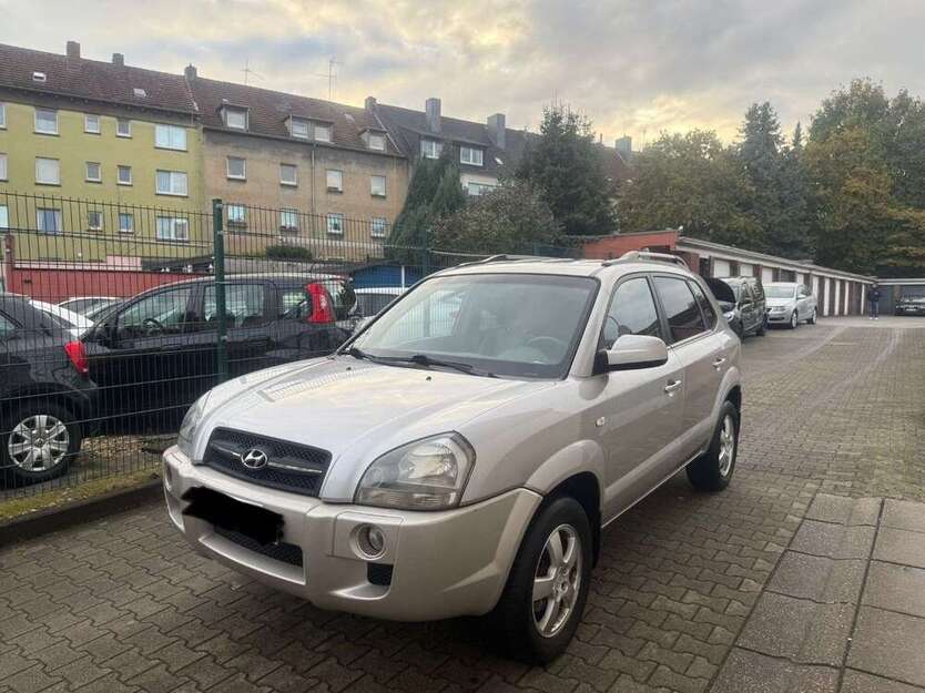 Hyundai TUCSON 221.000 km 3.500 € Essen 45143