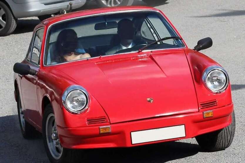 912