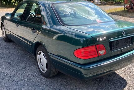 Mercedes-Benz E 240 211.000 km 3.950 € Unterelsbach 97656