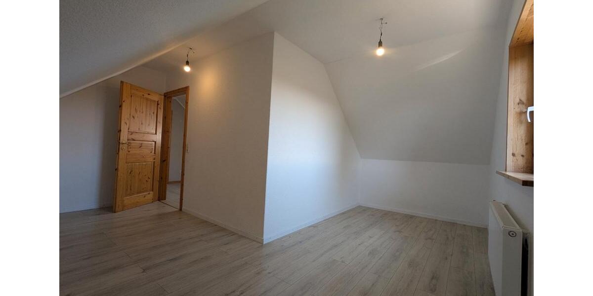 Einfamilienhaus Struxdorf - 9 Zimmer, 240 m&sup2;, 324.500&euro; | Angebot:27004910