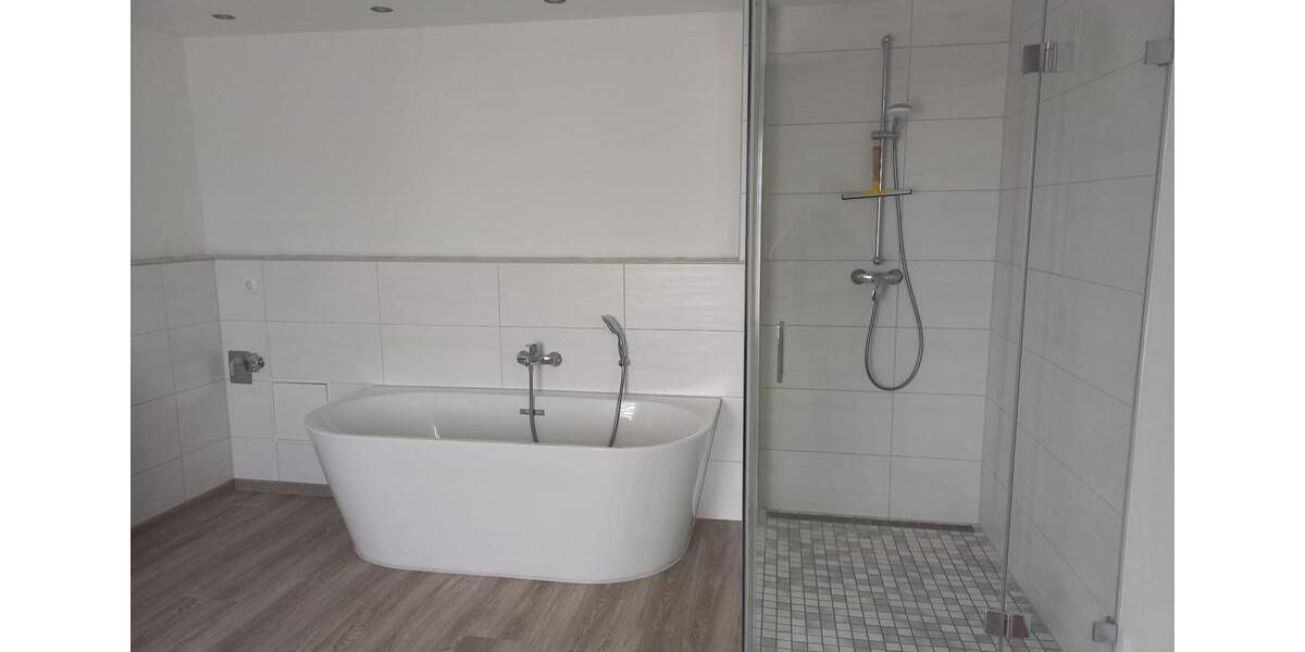 Dachgeschoßwohnung Angermünde - 4 Zimmer, 140 m&sup2;, 1.440&euro; | Angebot:25419539