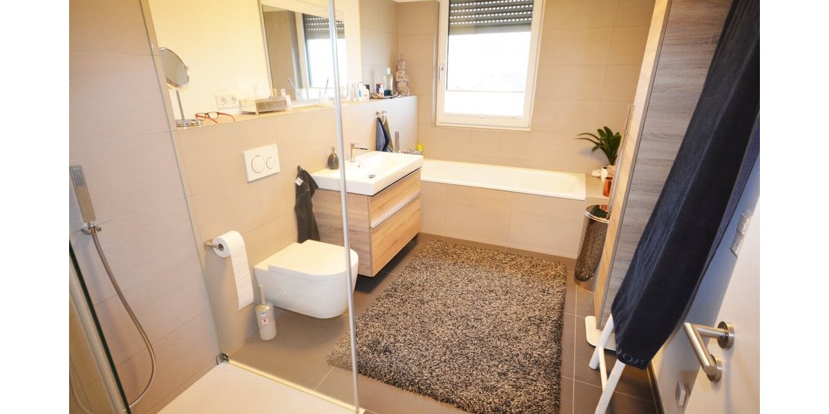 Eine traumhafte, lichtdurchflutete Penthouse-Wohnung mitten in den Weinbergen. - Einfamilienhaus Neustadt an der Weinstraße Hambach | Angebot:25611879