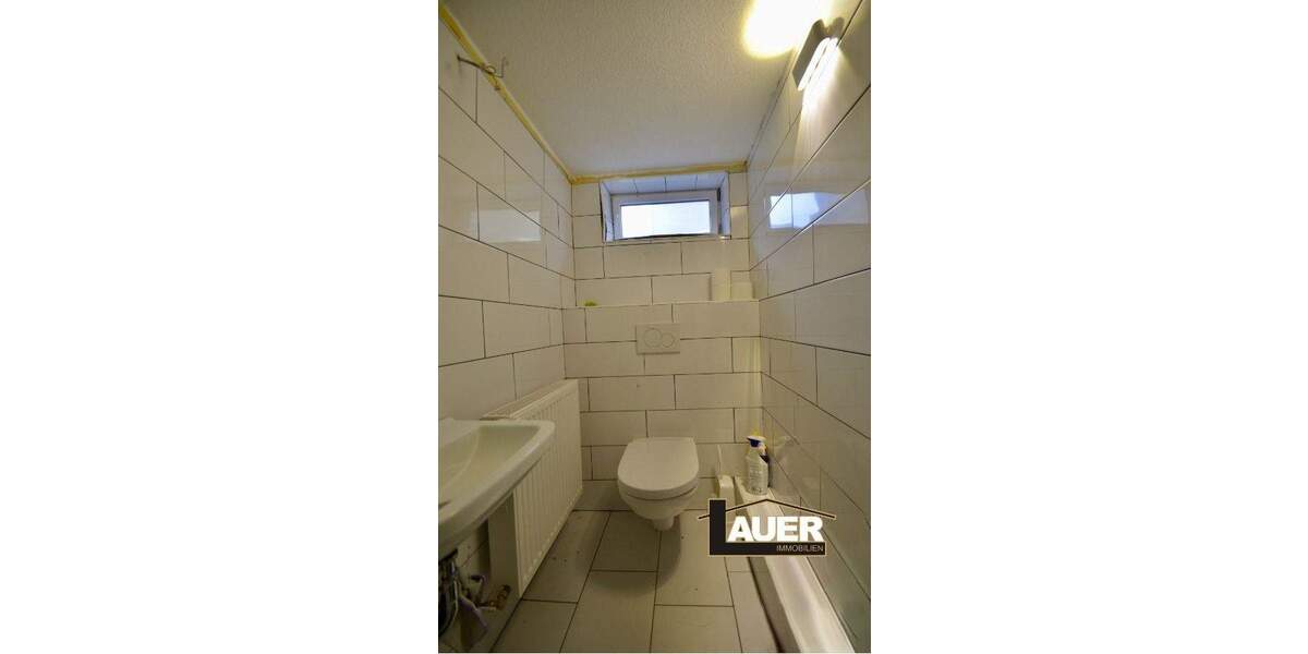 Doppelhaushälfte mit großem Garten in Saabrücken zu Verkaufen. 6 zimmer