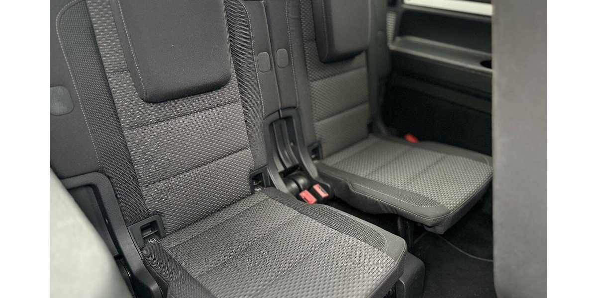 VW Touran 7 Sitze / Automatik / AHK / 1. Hd / Navi 110.000 km 23.490 &euro; Mönchengladbach 41066