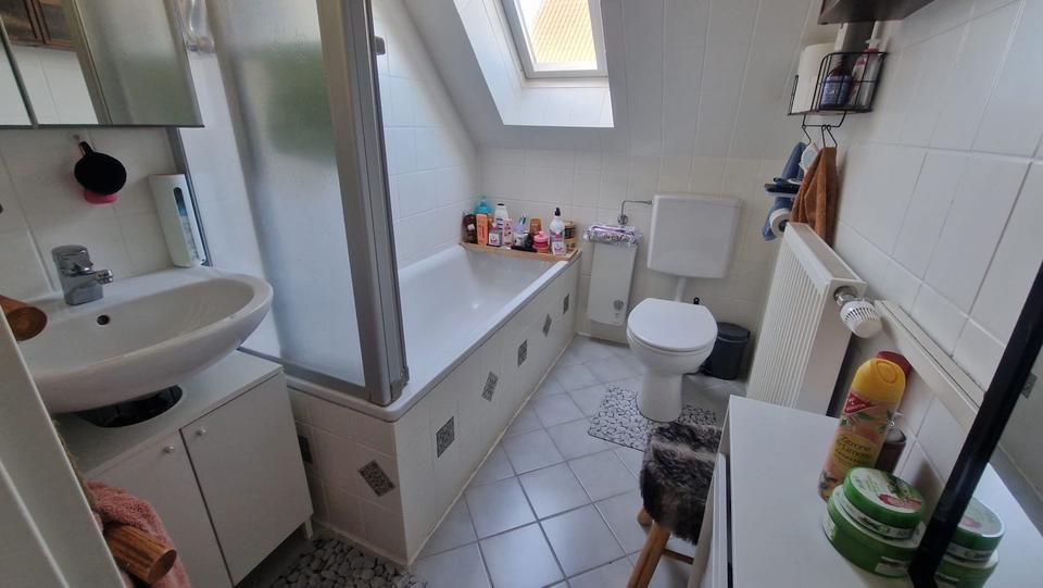 Dachgeschoßwohnung Enger - 3 Zimmer, 80 m&sup2;, 630&euro; | Angebot:26302927