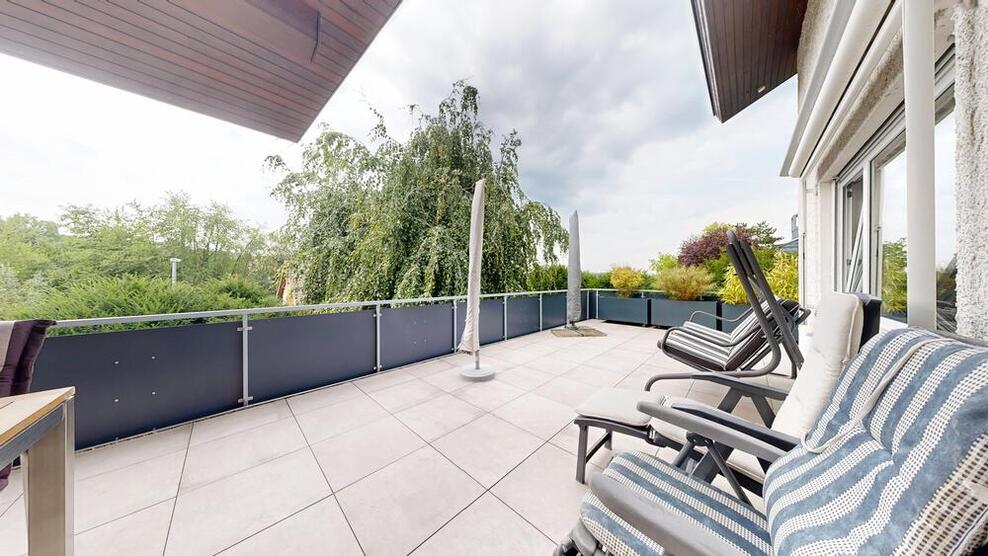 Exklusives, großes Einfamilienhaus in guter und ruhiger Ortsrand-Lage 9 zimmer