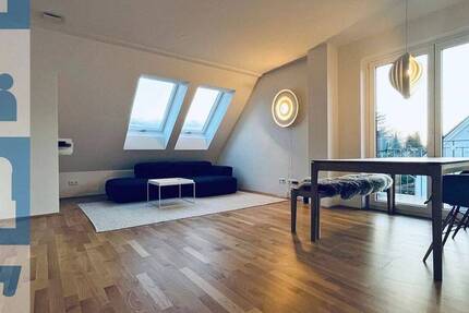 Stilvolle & großzügige DG-Wohnung auf zwei Ebenen mit Balkon und Loggia