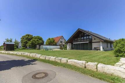 Ihr neues Zuhause mit Urlaubsfeeling: Freistehendes Einfamilienhaus mit Pool in Paulushofen 5 zimmer