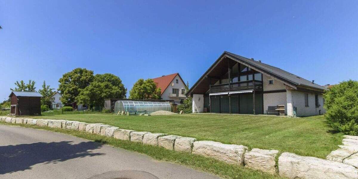 Ihr neues Zuhause mit Urlaubsfeeling: Freistehendes Einfamilienhaus mit Pool in Paulushofen 5 zimmer