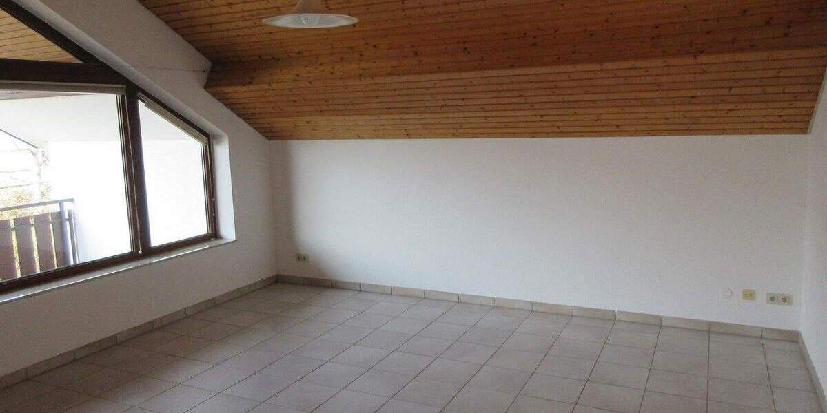 Etagenwohnung Pforzheim Südweststadt - 2 Zimmer, 70 m&sup2;, 755&euro; | Angebot:25096073