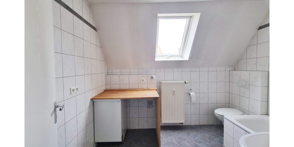 Schöne 3-Zi-Whg - FÜR MAXIMAL 2 PERSONEN -Einbauküche – Tageslichtbad – Wiesengrund in Laufweite zimmer