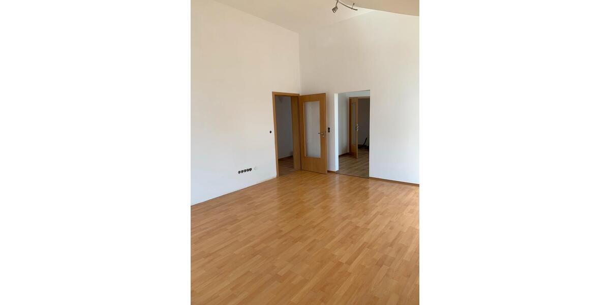 Dachgeschoßwohnung Eschlkam - 5 Zimmer, 90 m&sup2;, 650&euro; | Angebot:24286558