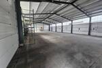 Pfeilerfreie Lagerhalle mit 2 Rolltoren, Büro, Lager, Teeküche, WC & zusätzl. Freifläche zimmer