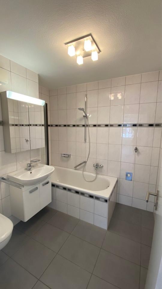 Stilvolle 2,5 Zimmer Whg, Balkon, EBK, Hobbyraum, Fellbach 2. OG zimmer