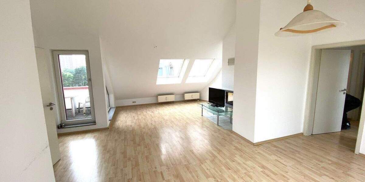 Frisch renoviert: 2-Zimmer Wohnung mit Balkon und Kamin 2 zimmer