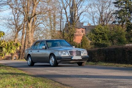 Mercedes-Benz 220 104.300 km 11.000 &euro; Weeze 47652
