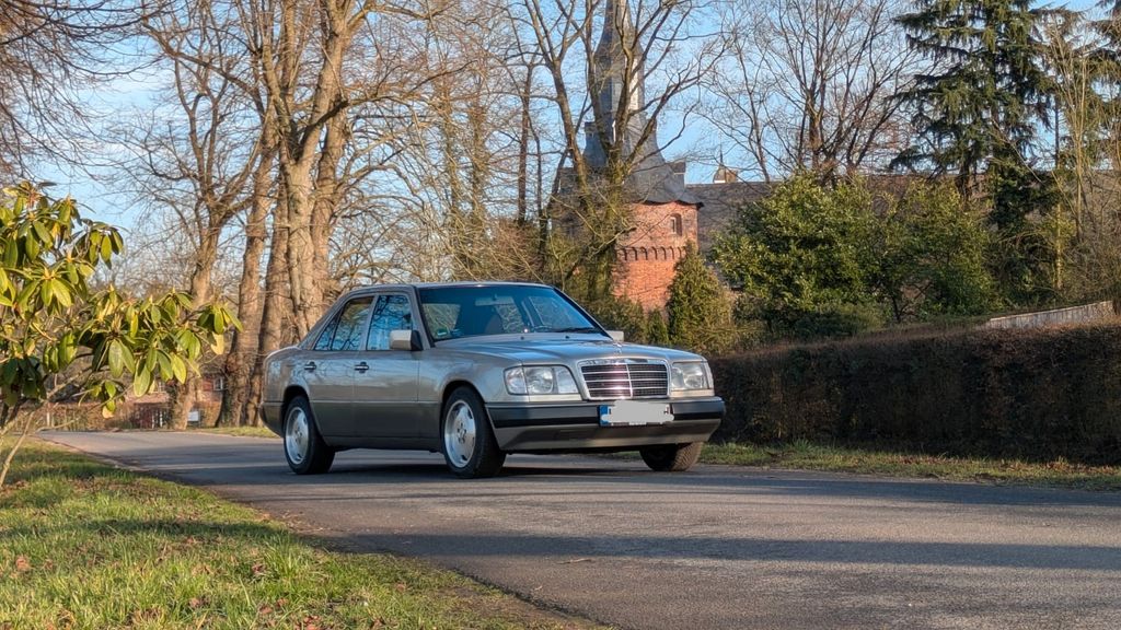 Mercedes-Benz 220 104.300 km 11.000 &euro; Weeze 47652
