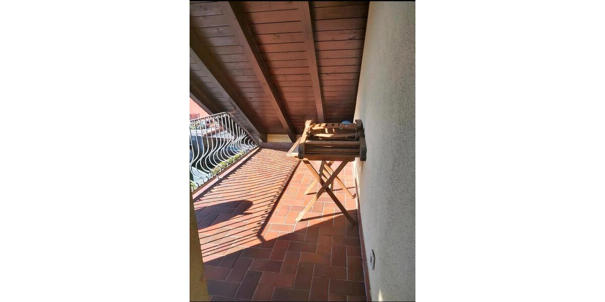 Dachgeschoßwohnung Schriesheim - 2.5 Zimmer, 80 m&sup2;, 1.100&euro; | Angebot:26283889
