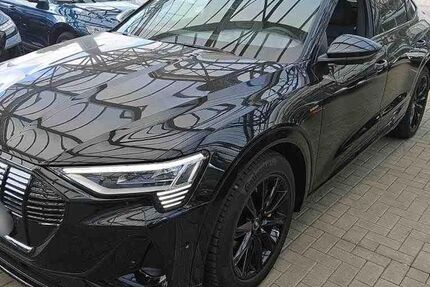 Audi e-tron 33.103 km 39.990 &euro; Hamburg 22047