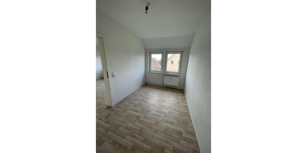 moderne 3,5 Zimmer im DG mit EBK 3 zimmer
