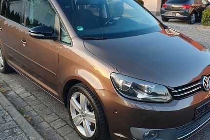 VW Touran 121.000 km 9.390 &euro; Hassfurt 97437