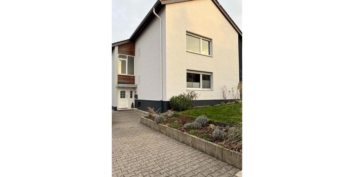 Sanierte 3,5 Zimmerwohnung in KH-Süd mit EBKGartenGarage 3.5 zimmer