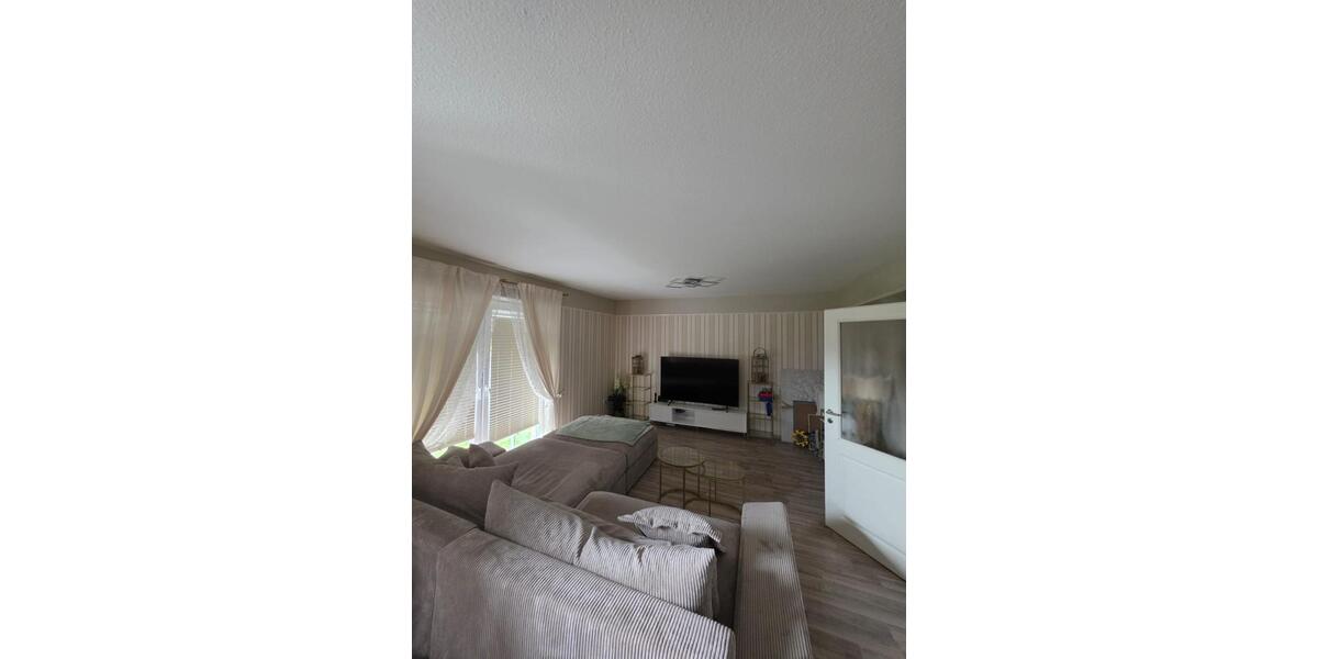 Etagenwohnung Esens - 4 Zimmer, 125 m&sup2;, 800&euro; | Angebot:25900147